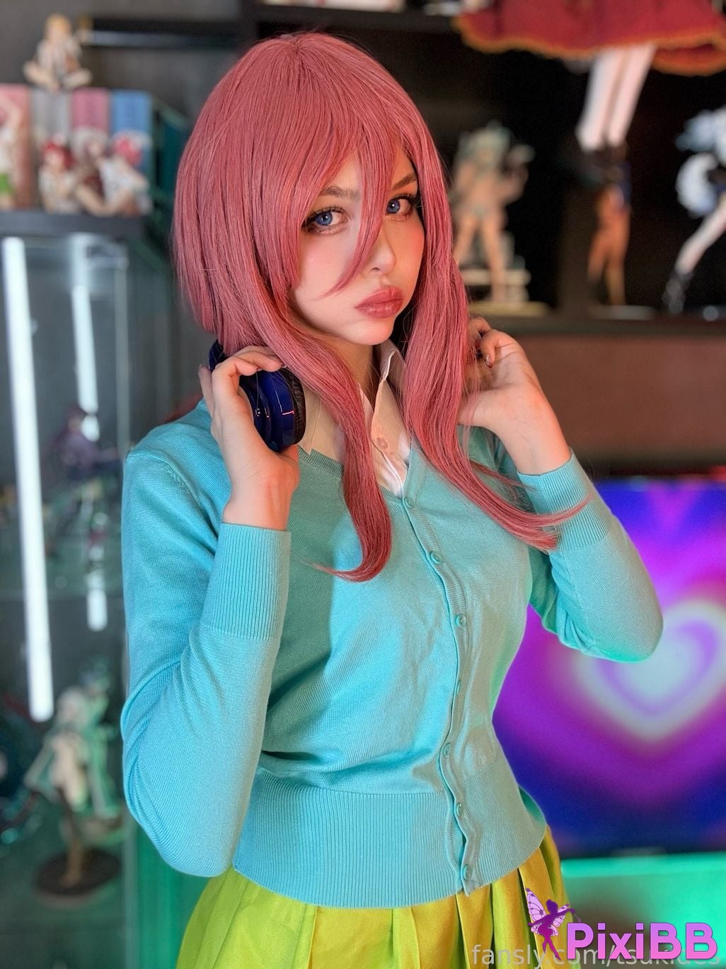 Tsuki Desu Miku Nakano PixiBB.COM