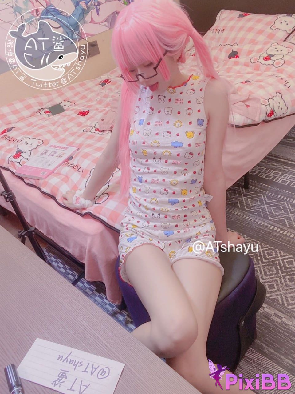 Cosplayer AT shark Home Shark PixiBB.COM 028