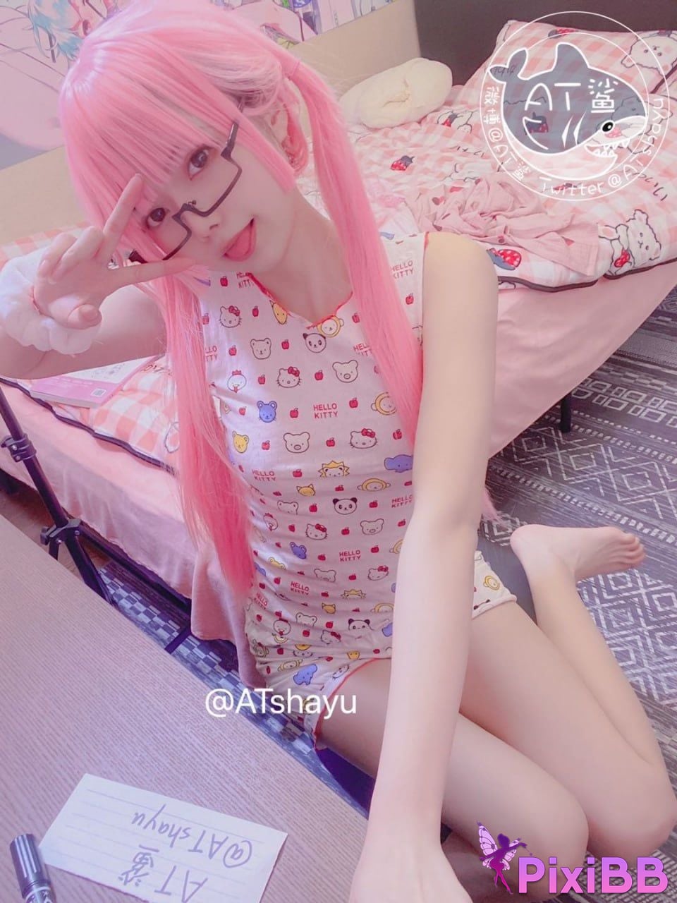 Cosplayer AT shark Home Shark PixiBB.COM 032