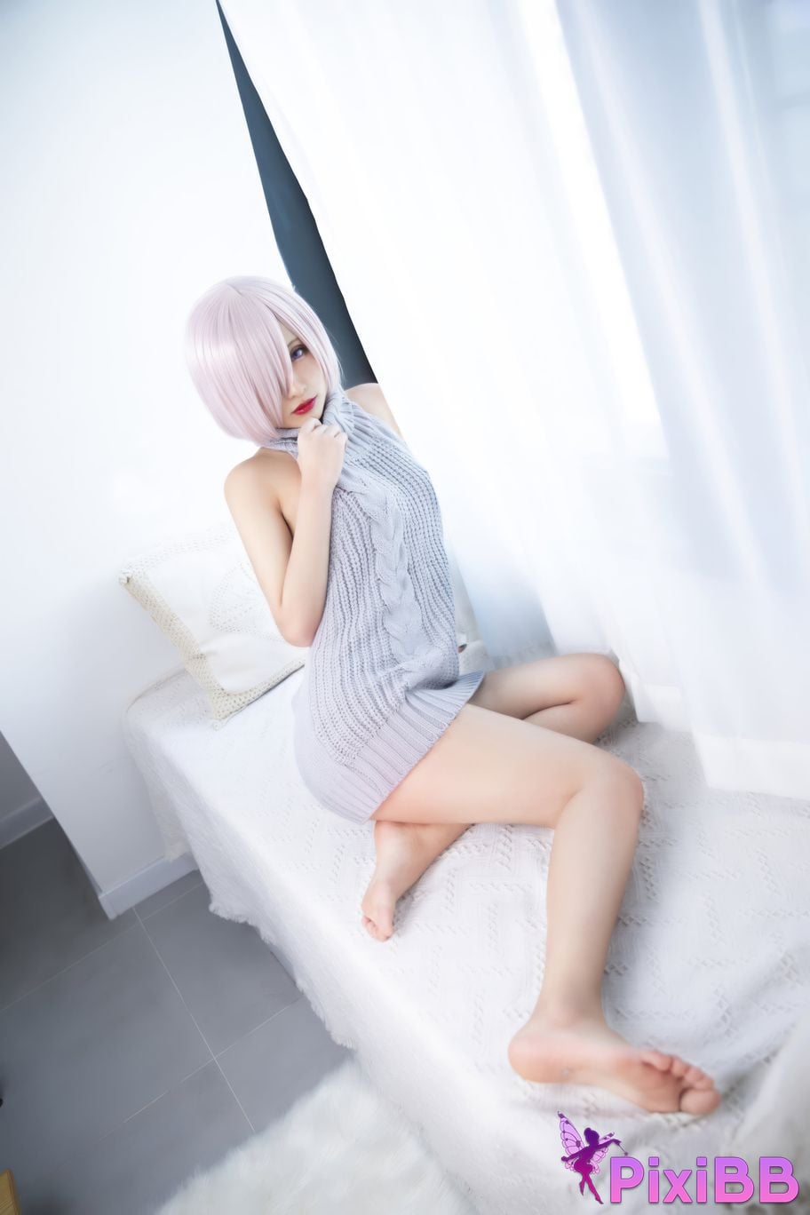 Cosplayer Luo Li LoLiSAMA Matthew backless sweater PixiBB.COM 002