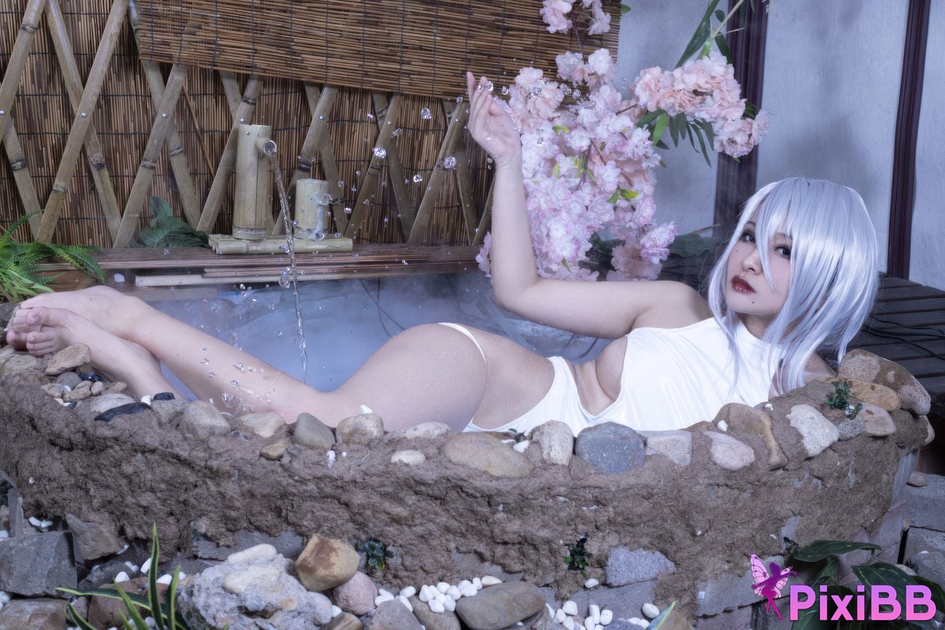 Cosplayer Luo Li LoLiSAMA Neil A2 White swimming PixiBB.COM 043