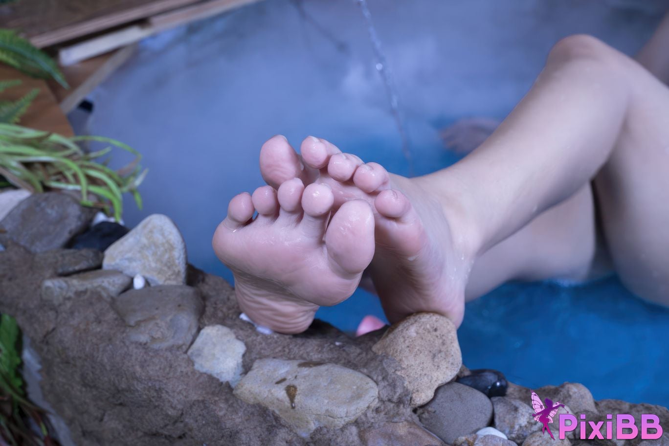 Cosplayer Luo Li LoLiSAMA Neil A2 White swimming PixiBB.COM 048