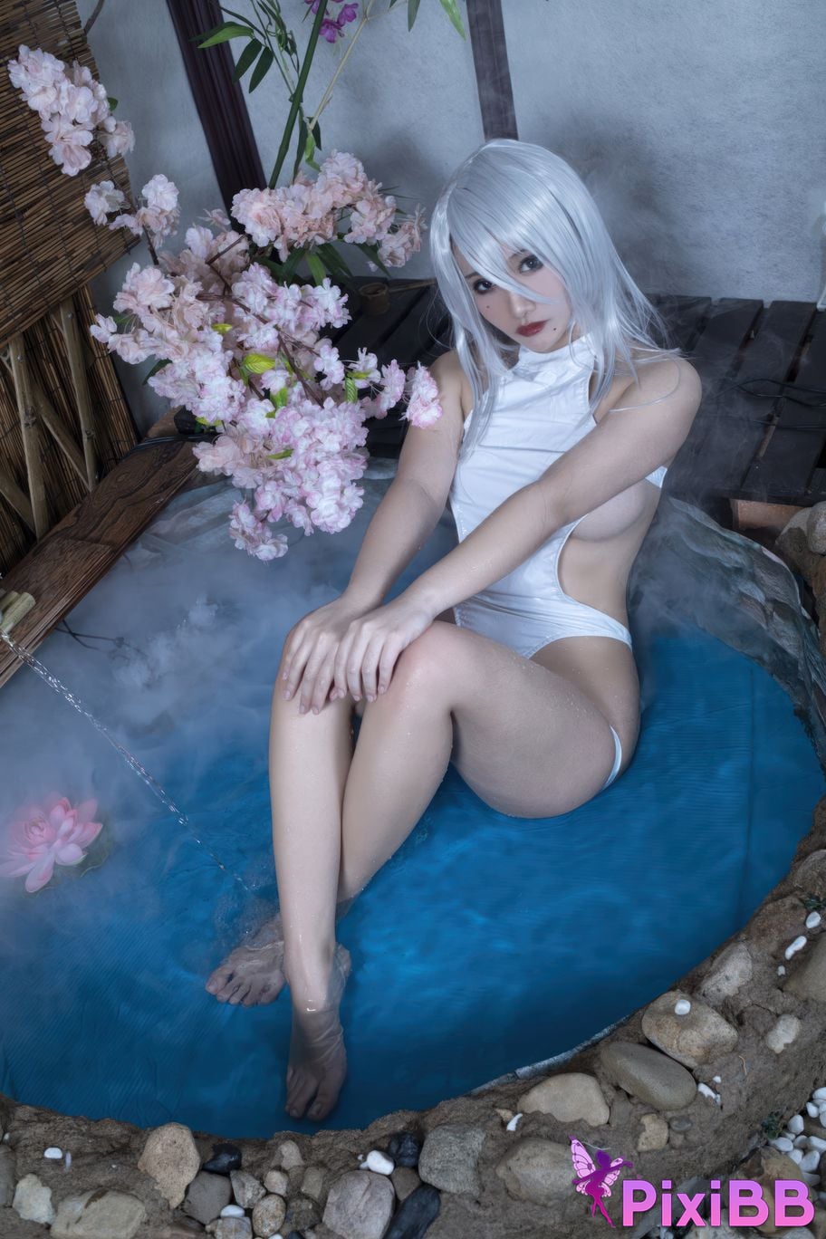 Cosplayer Luo Li LoLiSAMA Neil A2 White swimming PixiBB.COM 053