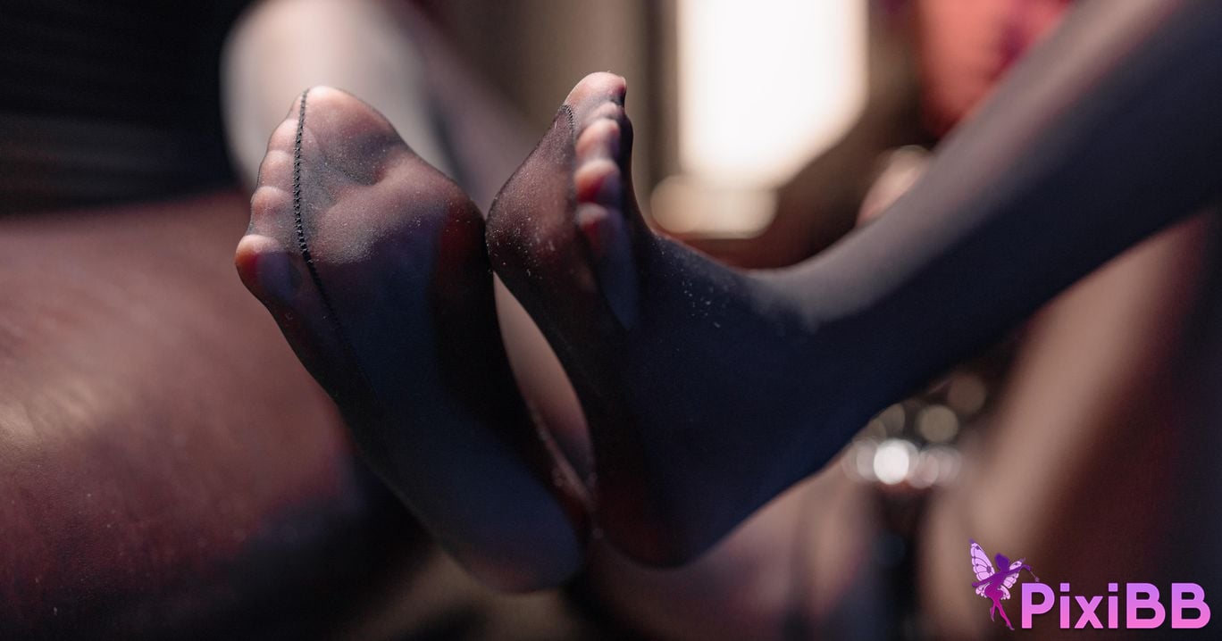 Cosplayer Senior Sister Xuan Xiao black silk communication officer PixiBB.COM 049