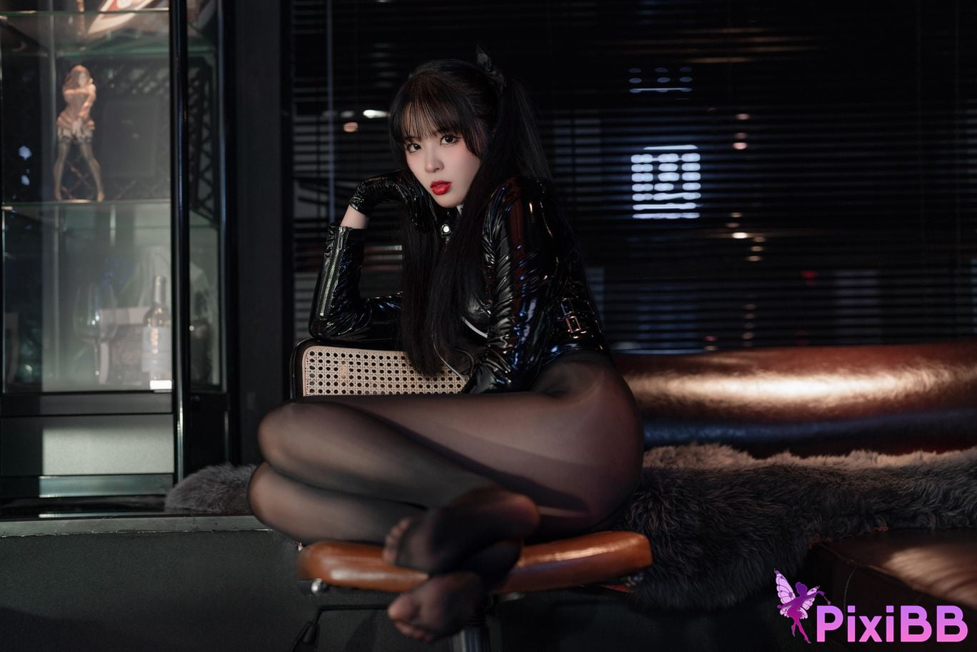 Cosplayer Senior Sister Xuan Xiao black silk communication officer PixiBB.COM 056