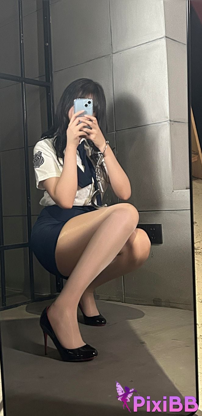 Cosplayer Senior Sister Xuan Xiao female police officer PixiBB.COM 075