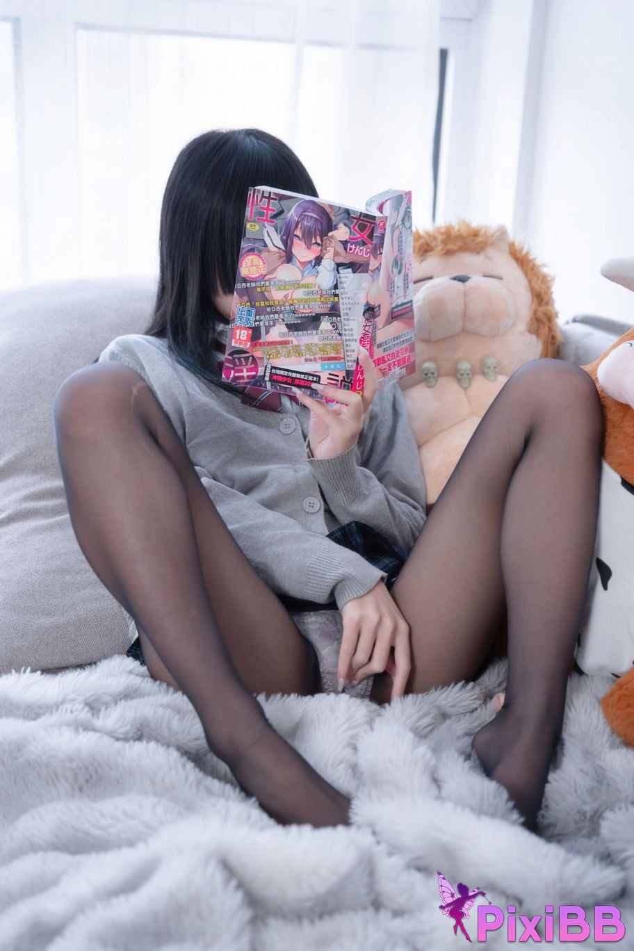 Cosplayer Shimizu Nagi her room PixiBB.COM 019