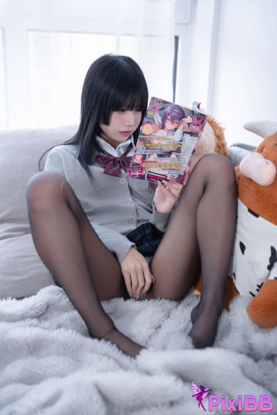 Cosplayer Shimizu Nagi her room PixiBB.COM 020