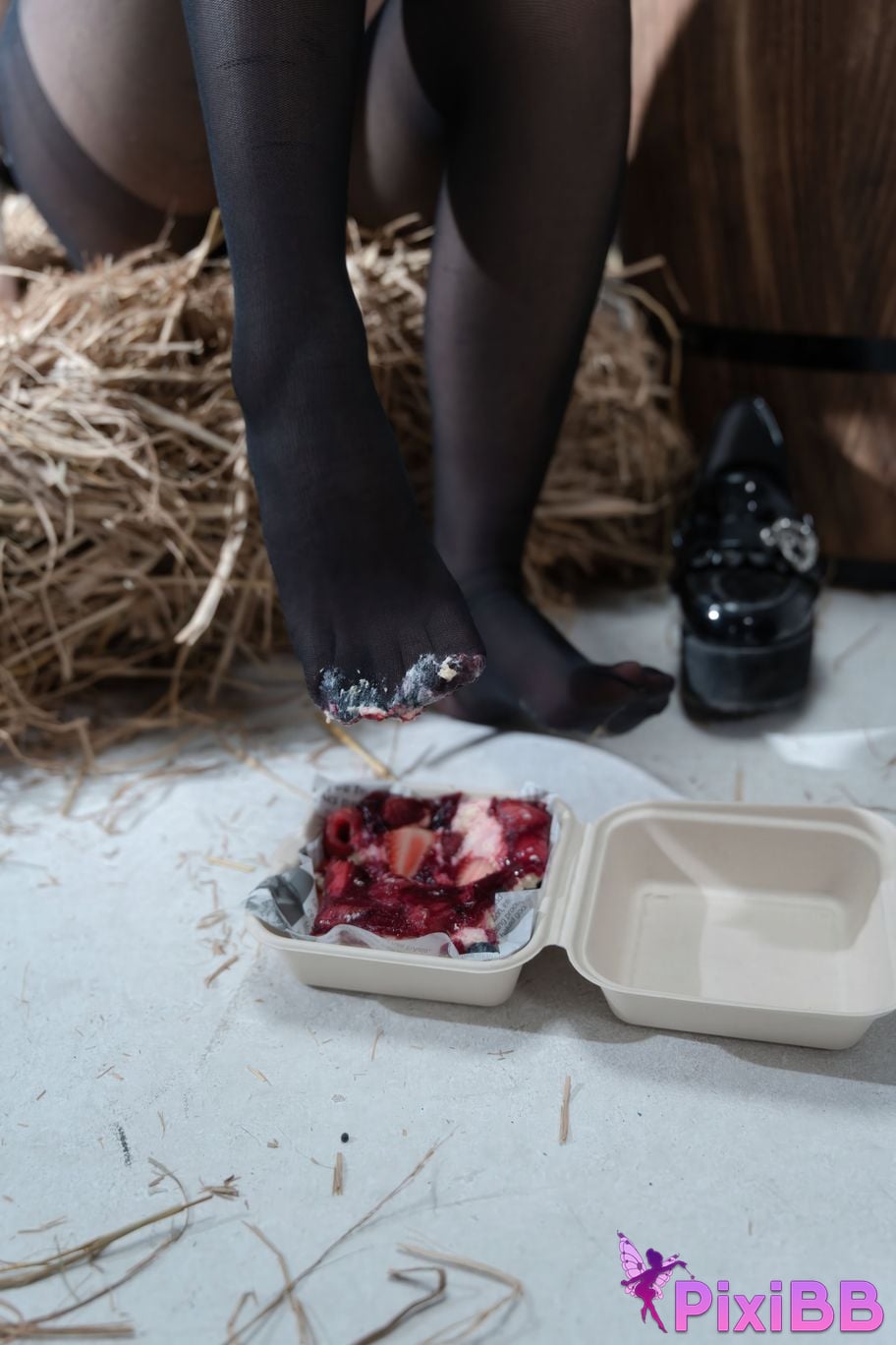 Cosplayer Shimizu Nagi The cat said you can have cake PixiBB.COM 087