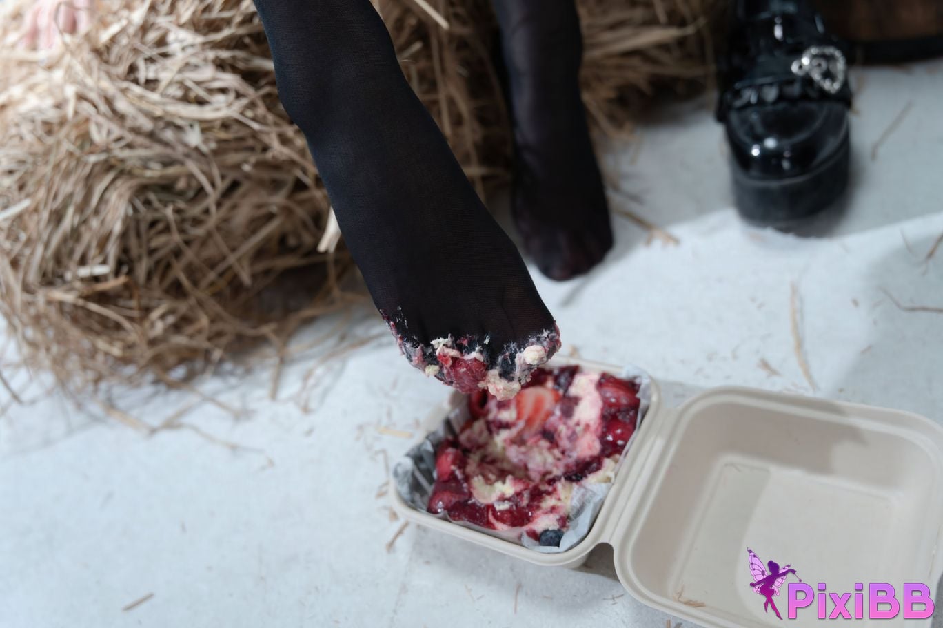 Cosplayer Shimizu Nagi The cat said you can have cake PixiBB.COM 097