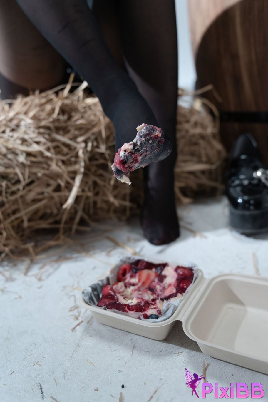 Cosplayer Shimizu Nagi The cat said you can have cake PixiBB.COM 098