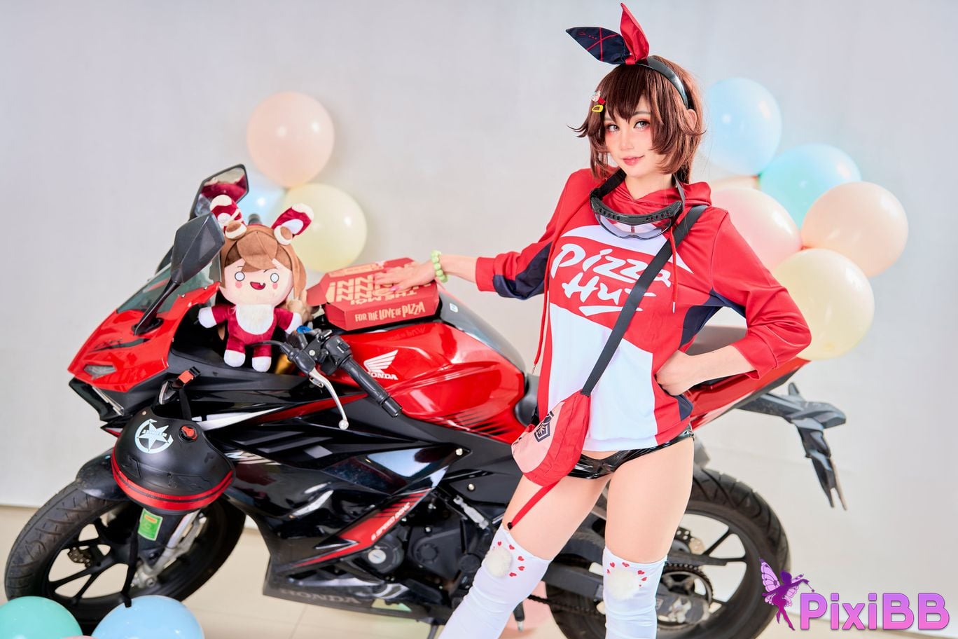 Cosplayer Joyce Lin Amber Pizza Genshin Impact PixiBB.COM 004
