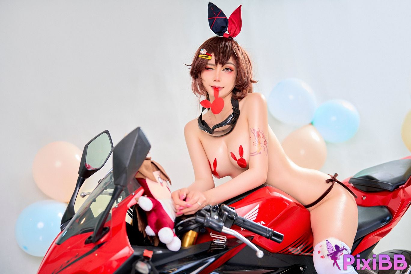 Cosplayer Joyce Lin Amber Pizza Genshin Impact PixiBB.COM 020