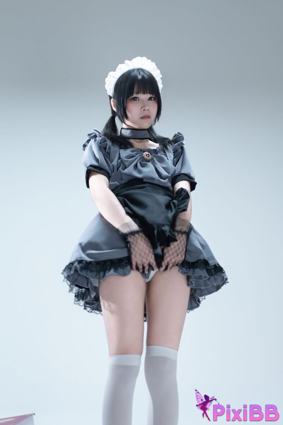 Cosplayer Shimizu Nagi Suitcase with gray maid PixiBB.COM 005