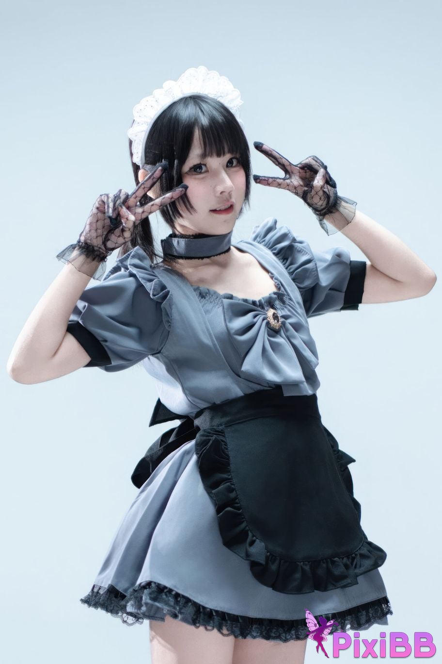 Cosplayer Shimizu Nagi Suitcase with gray maid PixiBB.COM 012