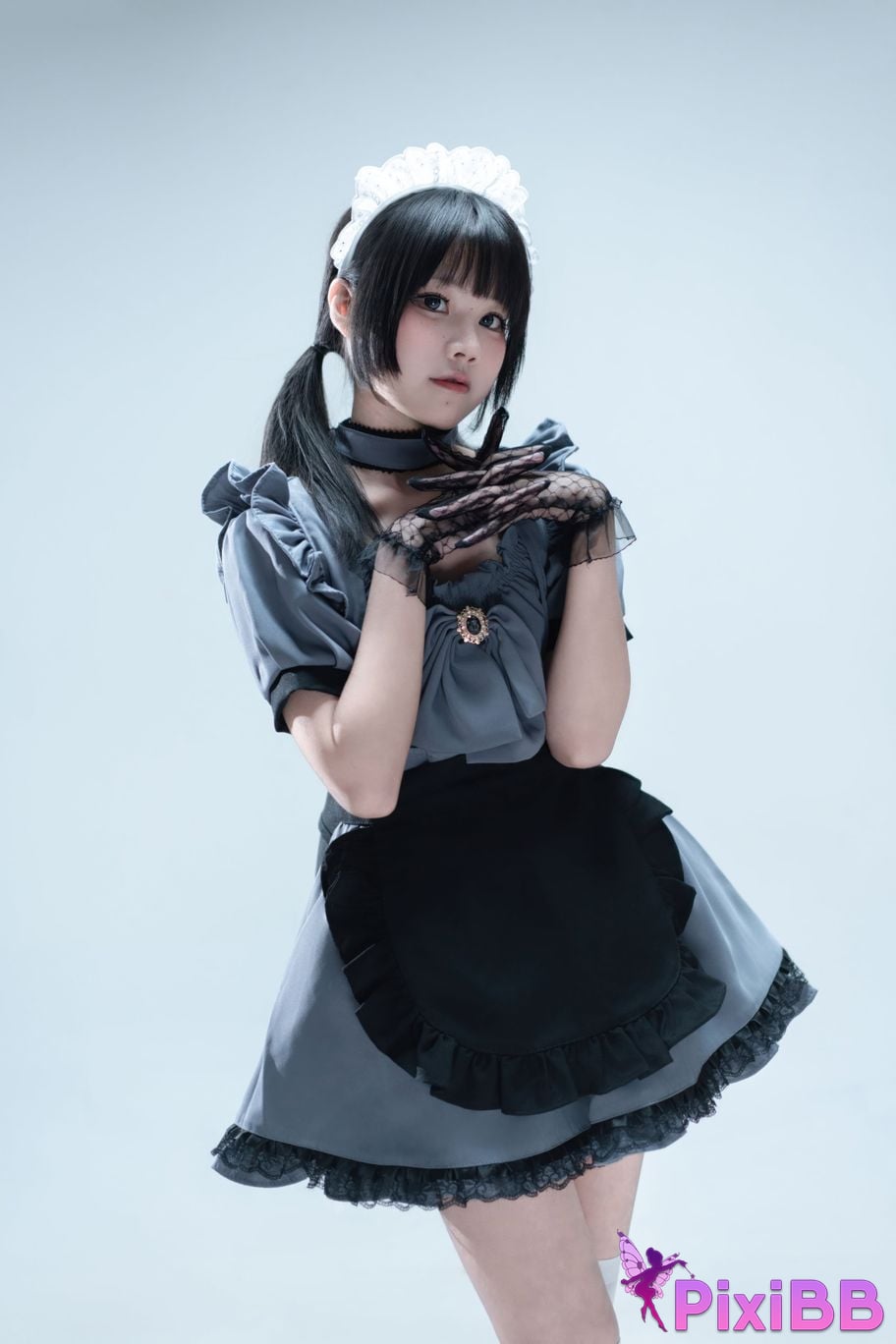 Cosplayer Shimizu Nagi Suitcase with gray maid PixiBB.COM 024