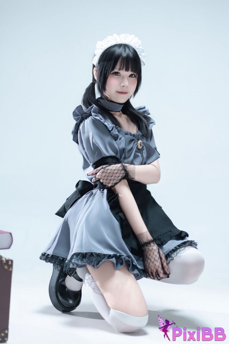 Cosplayer Shimizu Nagi Suitcase with gray maid PixiBB.COM 027