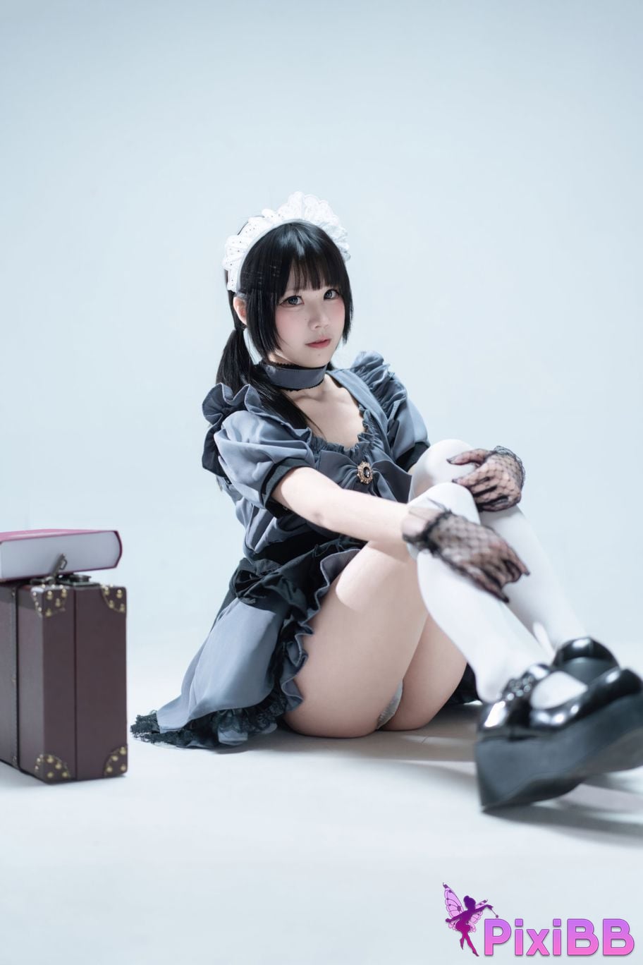 Cosplayer Shimizu Nagi Suitcase with gray maid PixiBB.COM 037