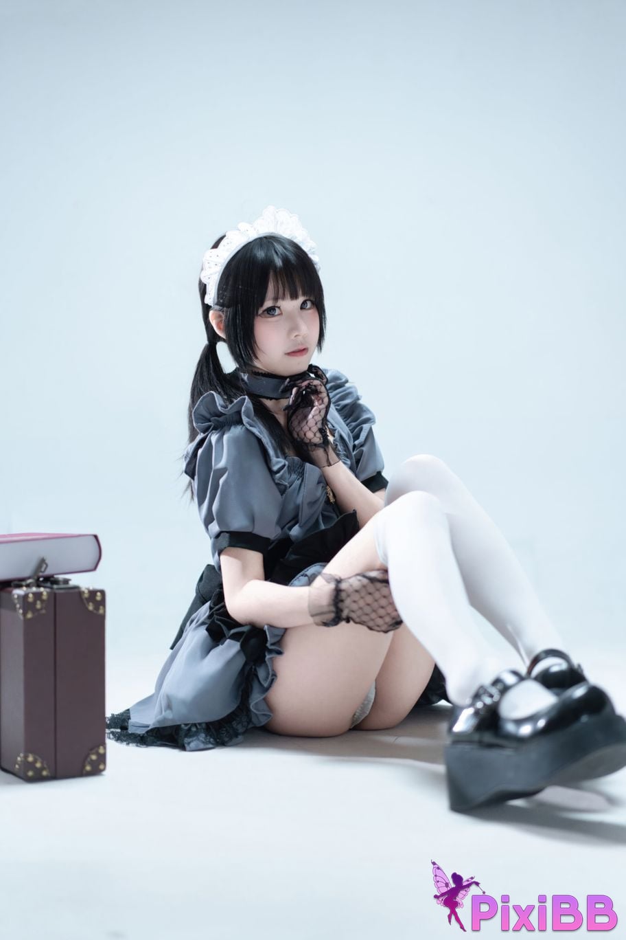 Cosplayer Shimizu Nagi Suitcase with gray maid PixiBB.COM 038