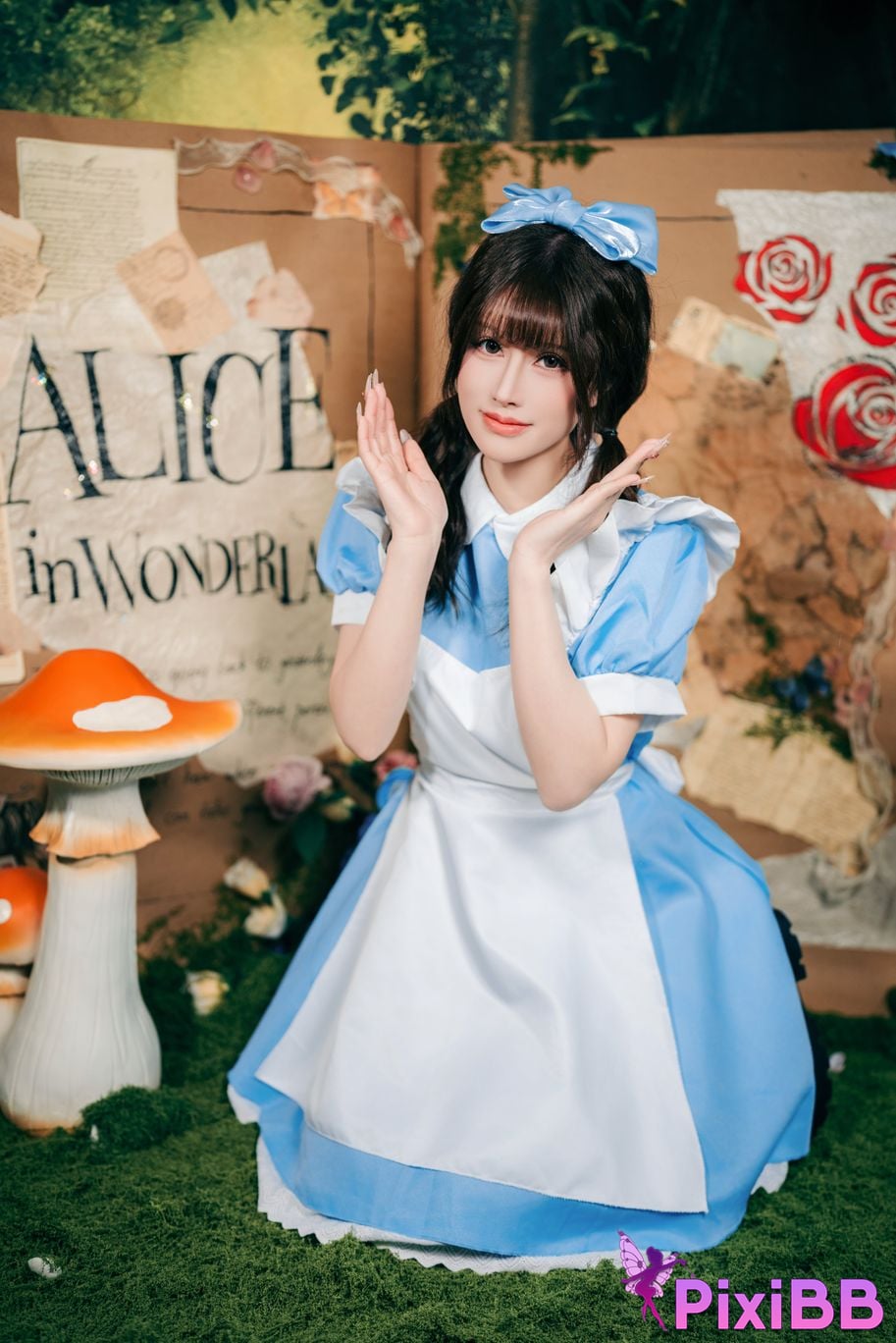 Cosplayer Deer eight years old Alice in Wonderland PixiBB.COM 008