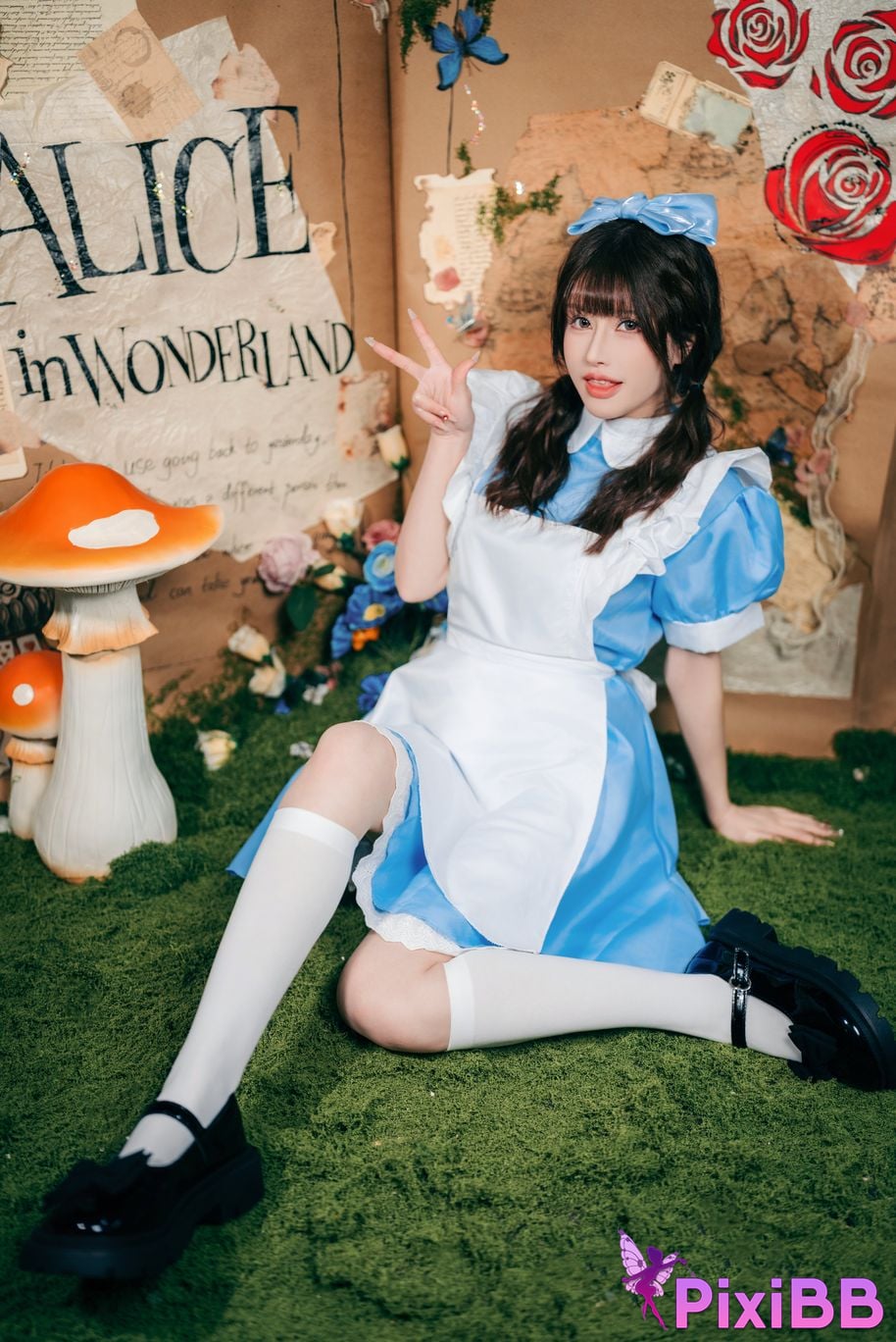 Cosplayer Deer eight years old Alice in Wonderland PixiBB.COM 012