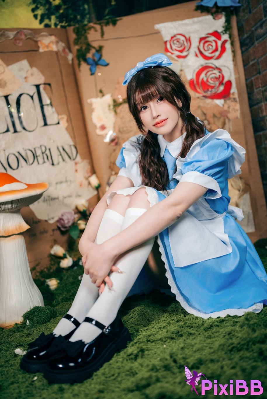 Cosplayer Deer eight years old Alice in Wonderland PixiBB.COM 017