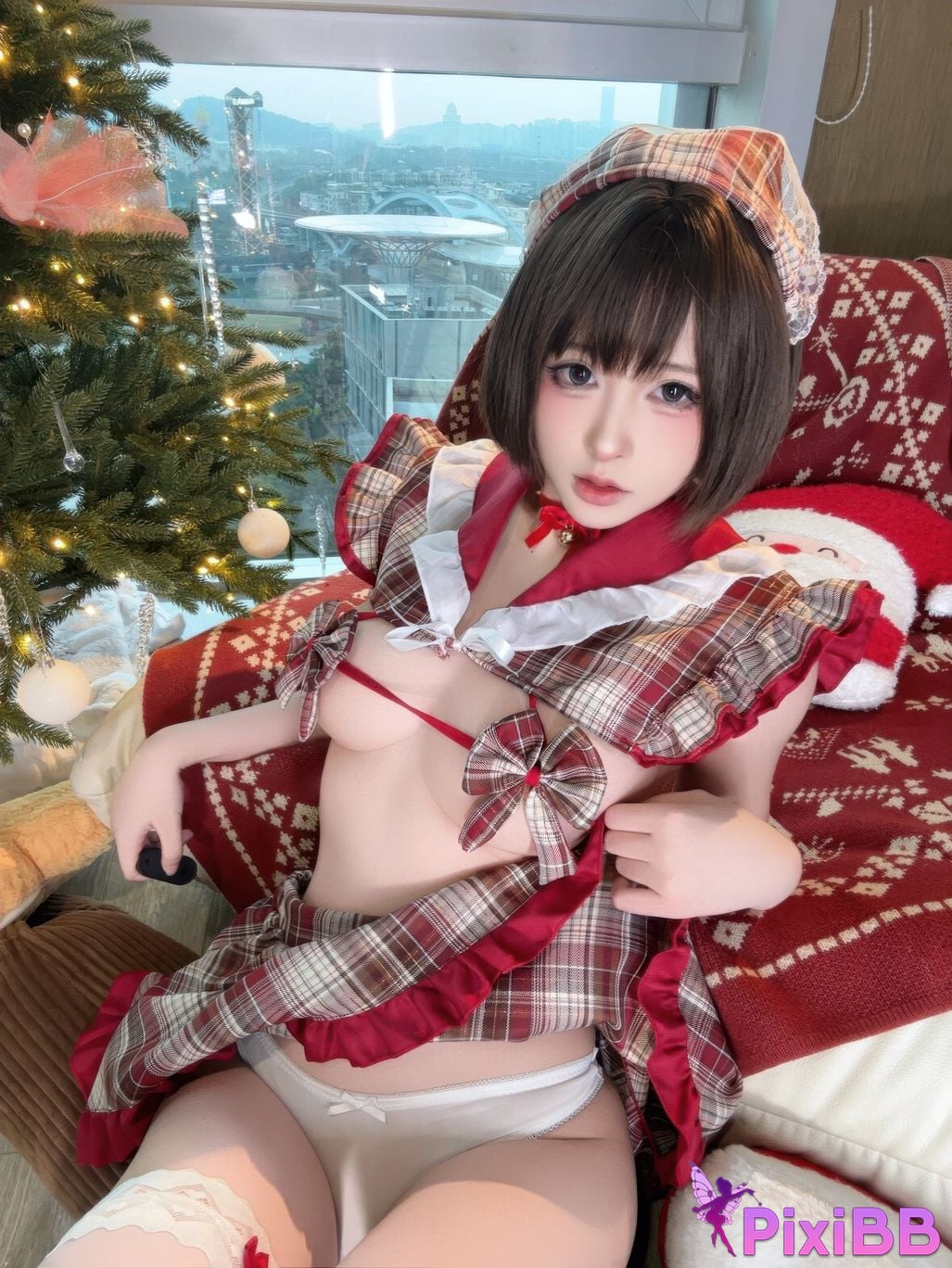 Cosplayer Yuno Shimizu Christmas cake PixiBB.COM 009