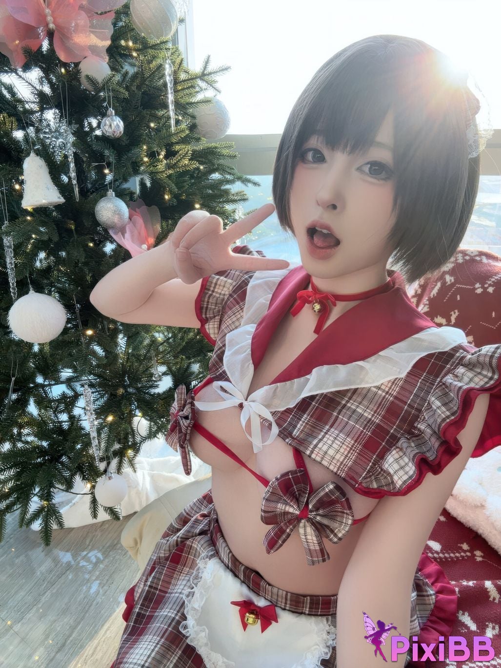 Cosplayer Yuno Shimizu Christmas cake PixiBB.COM 012