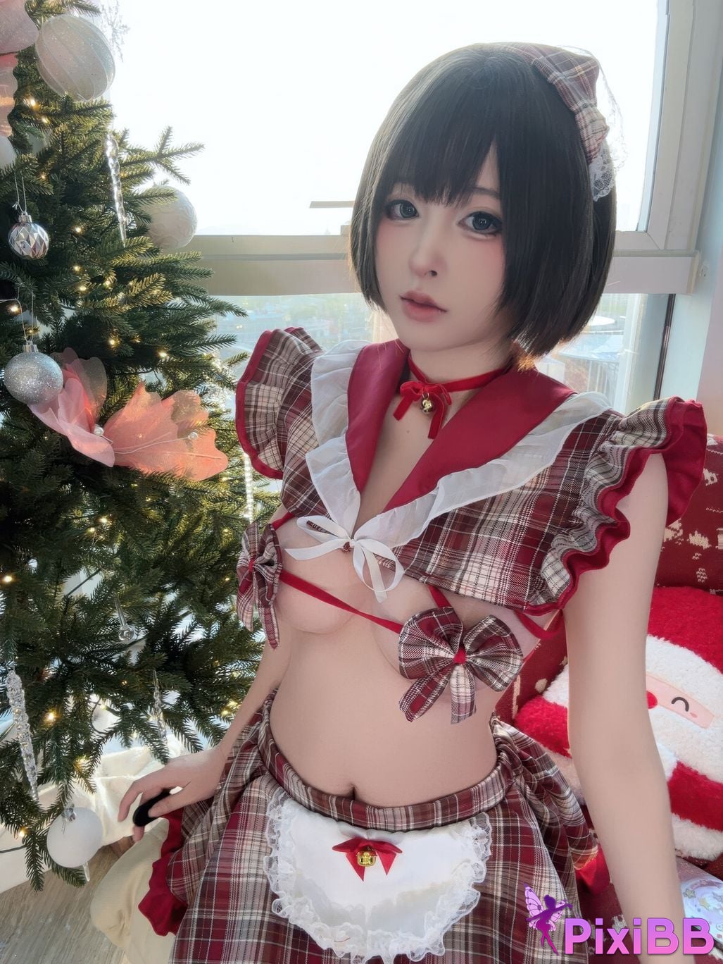 Cosplayer Yuno Shimizu Christmas cake PixiBB.COM 034