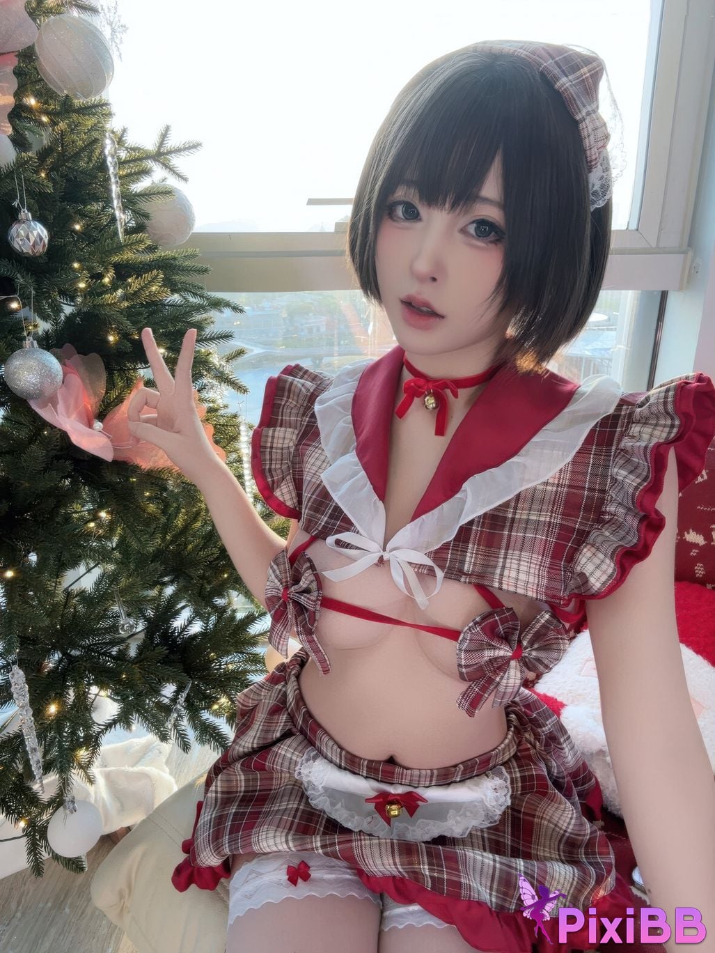 Cosplayer Yuno Shimizu Christmas cake PixiBB.COM 042