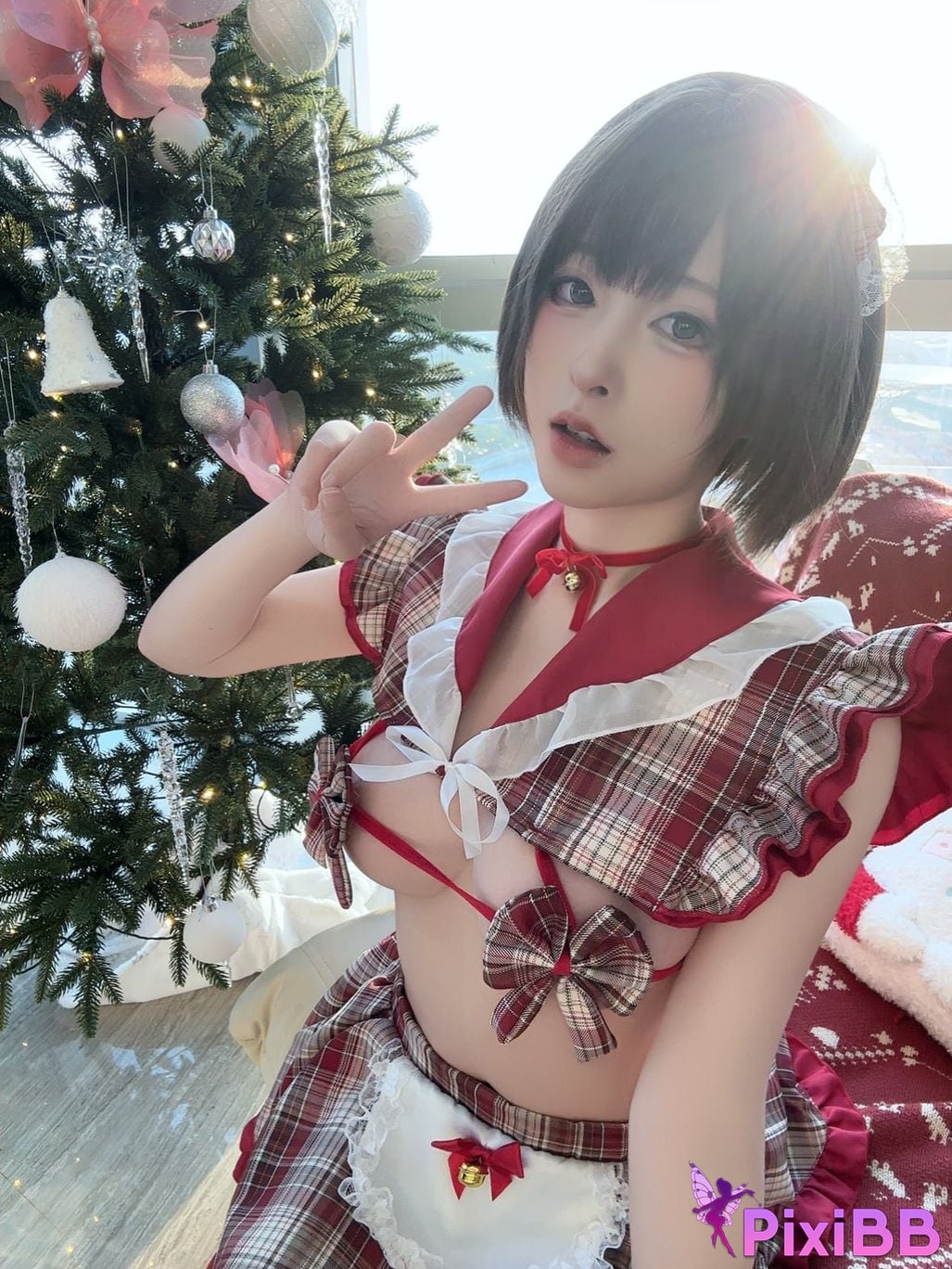 Cosplayer Yuno Shimizu Christmas cake PixiBB.COM 046