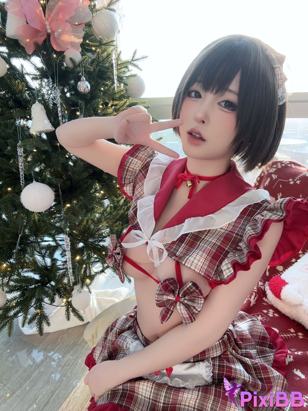 Cosplayer Yuno Shimizu Christmas cake PixiBB.COM 068