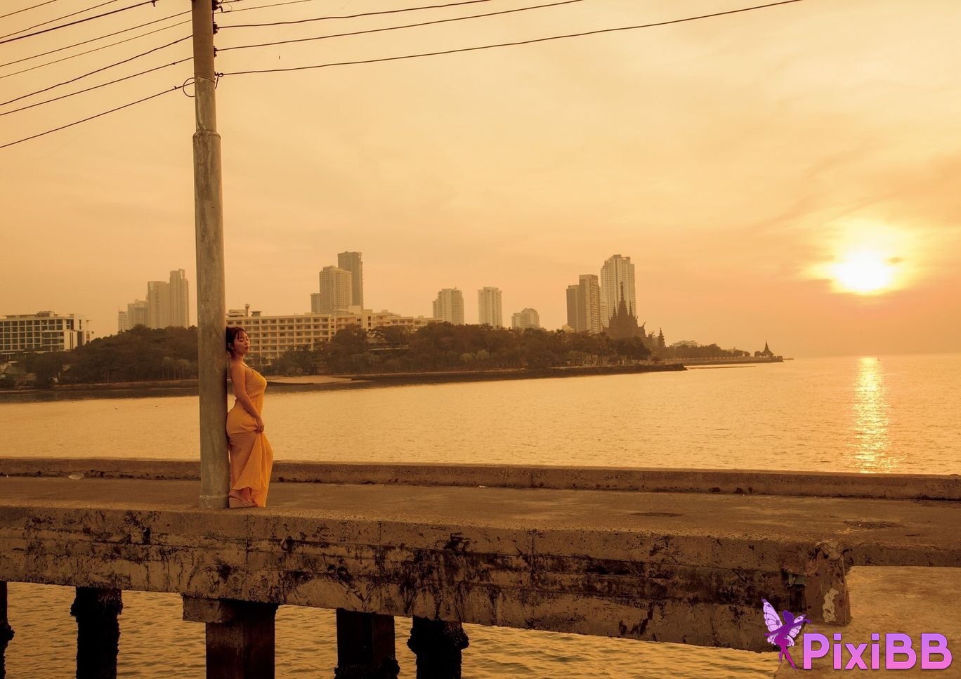 Japanese Idol Yuka Iguchi Digital version only 55 Increased pages calendar book 2025.4 2026.3 weekly play PHOTO BOOK PixiBB.COM 005