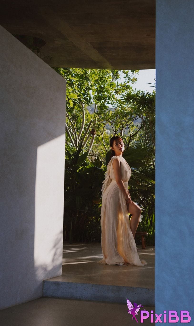 Japanese Idol Yuka Iguchi photo collection MORE Another Side Kadokawa entertainment mook PixiBB.COM 005