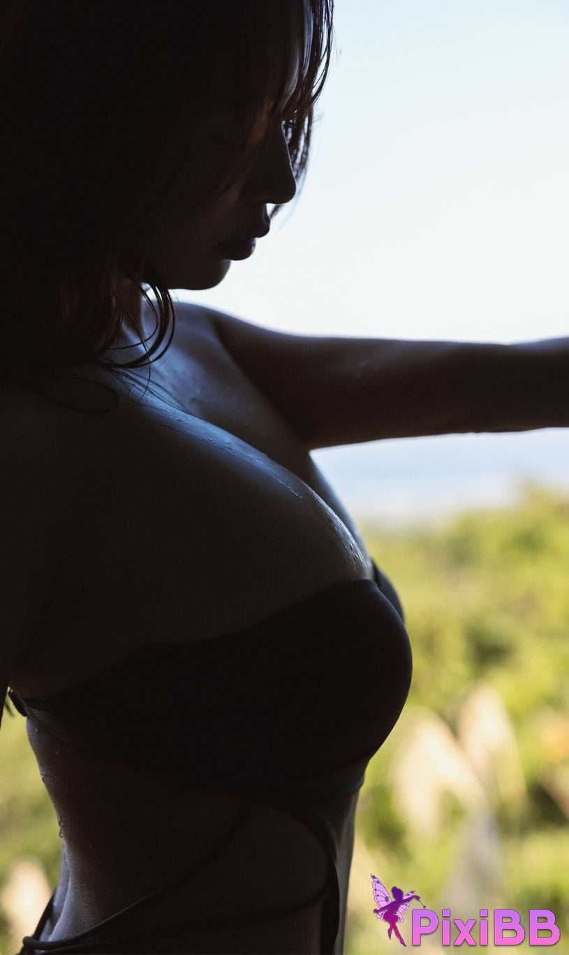 Japanese Idol Yuka Iguchi photo collection MORE Another Side Kadokawa entertainment mook PixiBB.COM 009