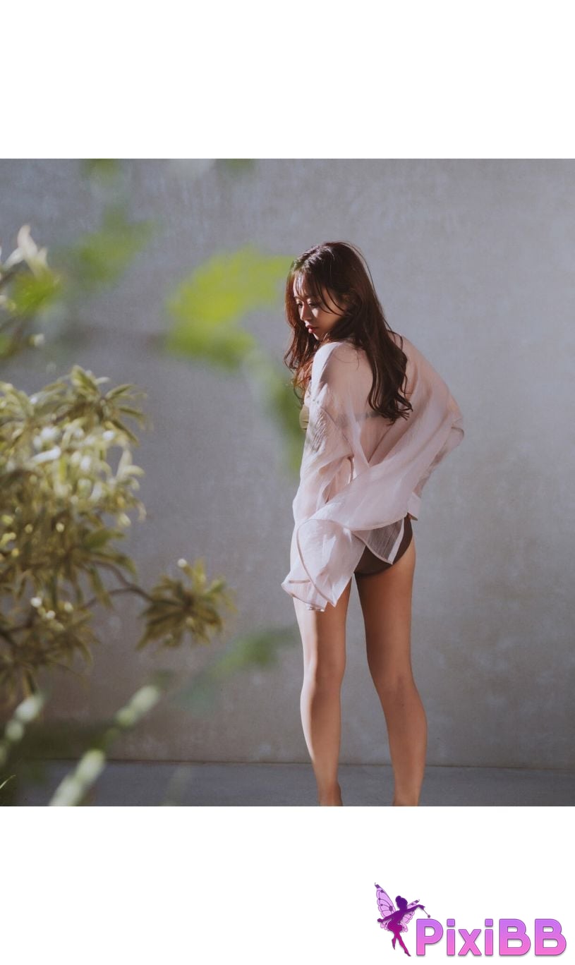 Japanese Idol Yuka Iguchi photo collection MORE Another Side Kadokawa entertainment mook PixiBB.COM 014