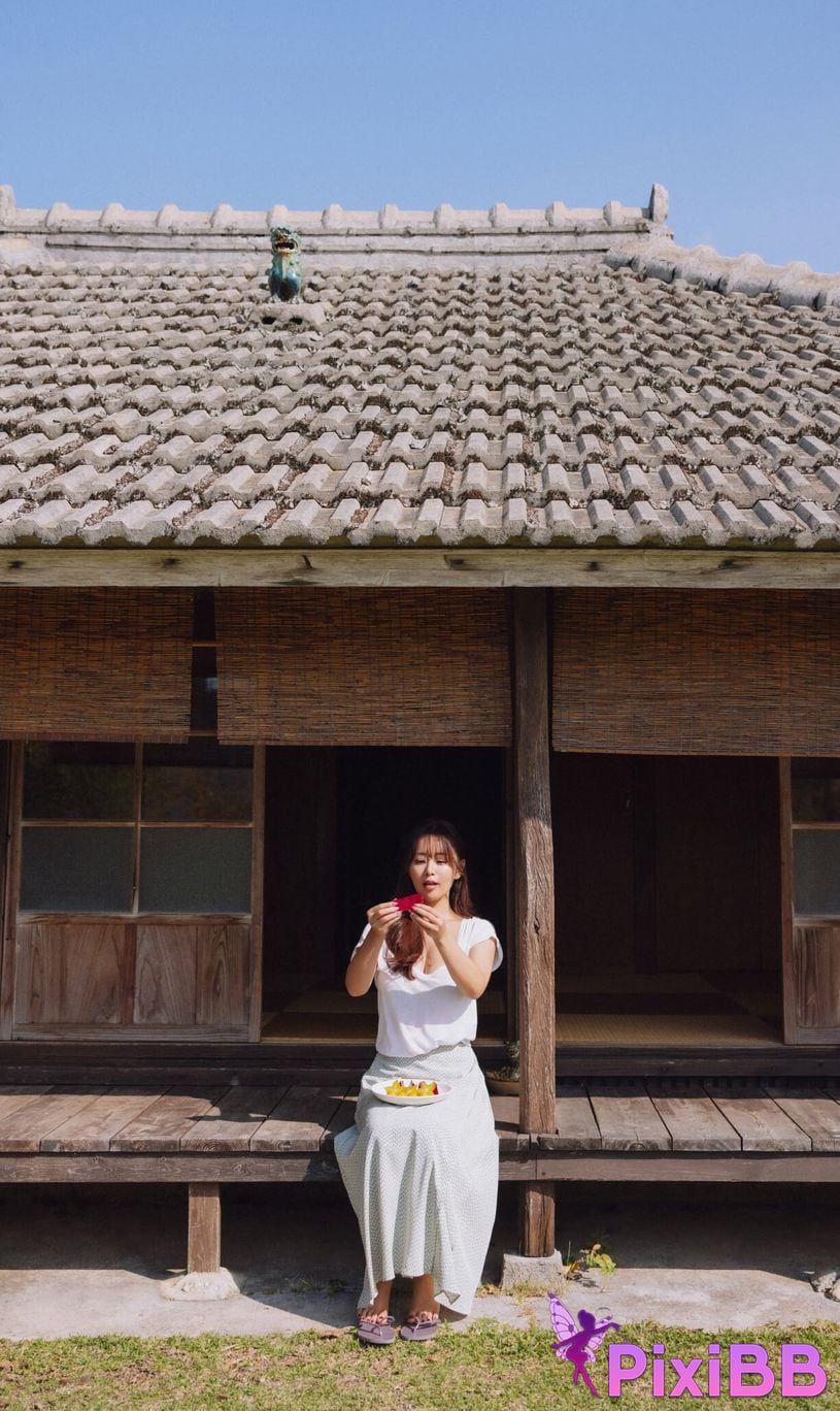 Japanese Idol Yuka Iguchi photo collection MORE Another Side Kadokawa entertainment mook PixiBB.COM 021