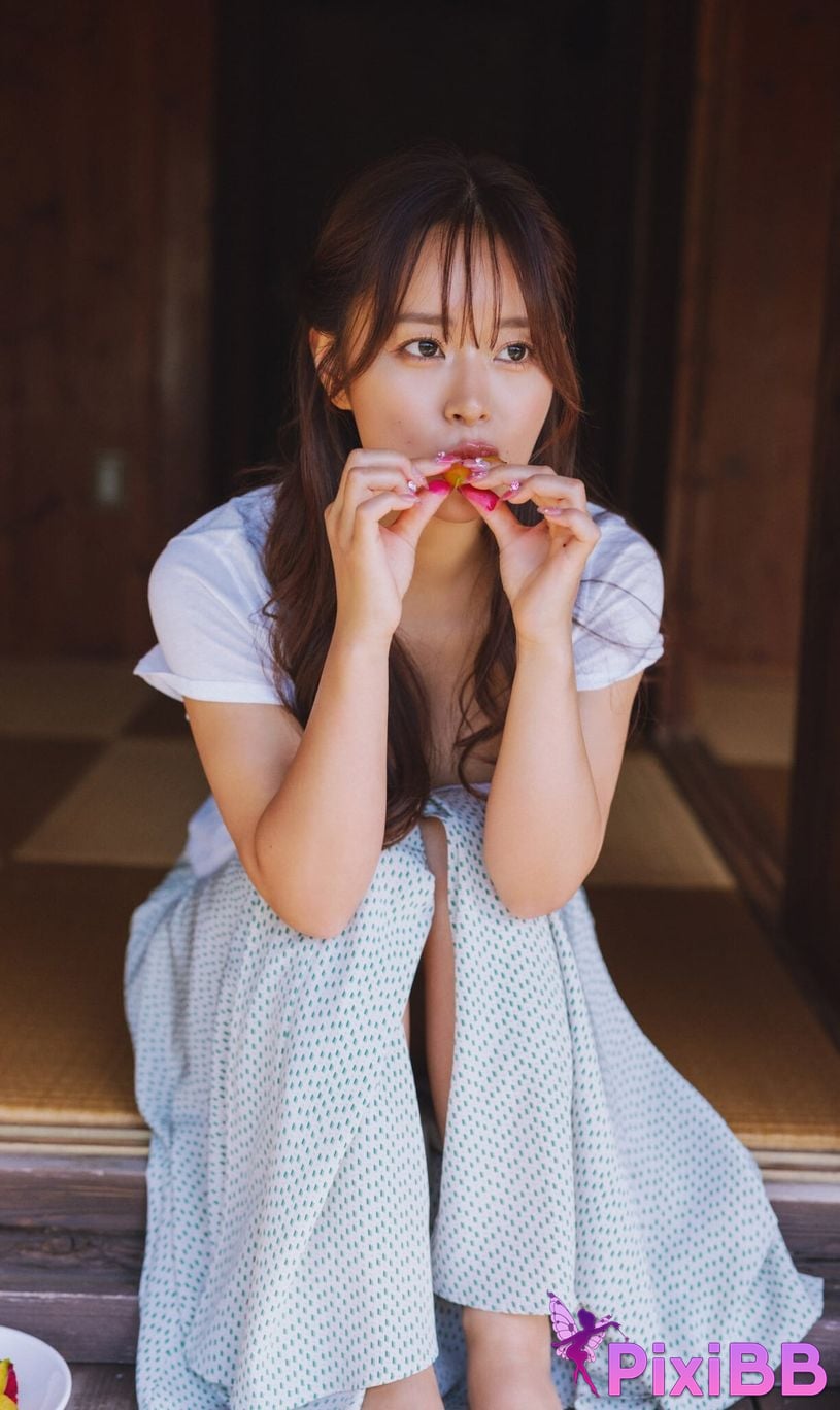 Japanese Idol Yuka Iguchi photo collection MORE Another Side Kadokawa entertainment mook PixiBB.COM 022