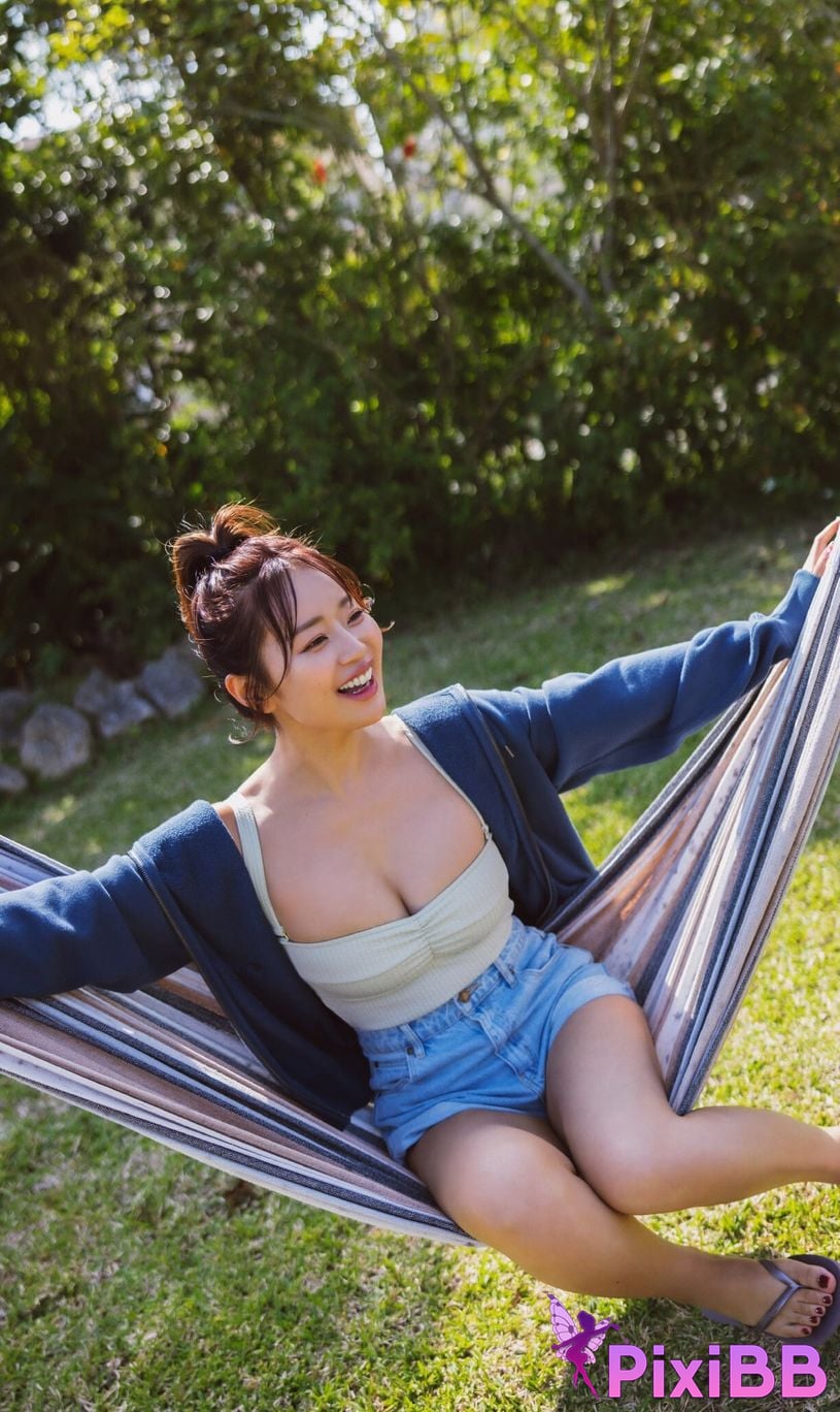 Japanese Idol Yuka Iguchi photo collection MORE Another Side Kadokawa entertainment mook PixiBB.COM 032