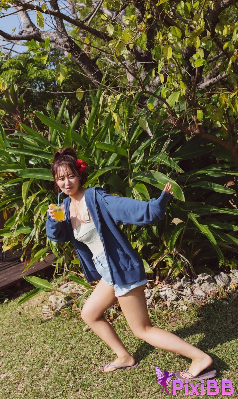 Japanese Idol Yuka Iguchi photo collection MORE Another Side Kadokawa entertainment mook PixiBB.COM 035