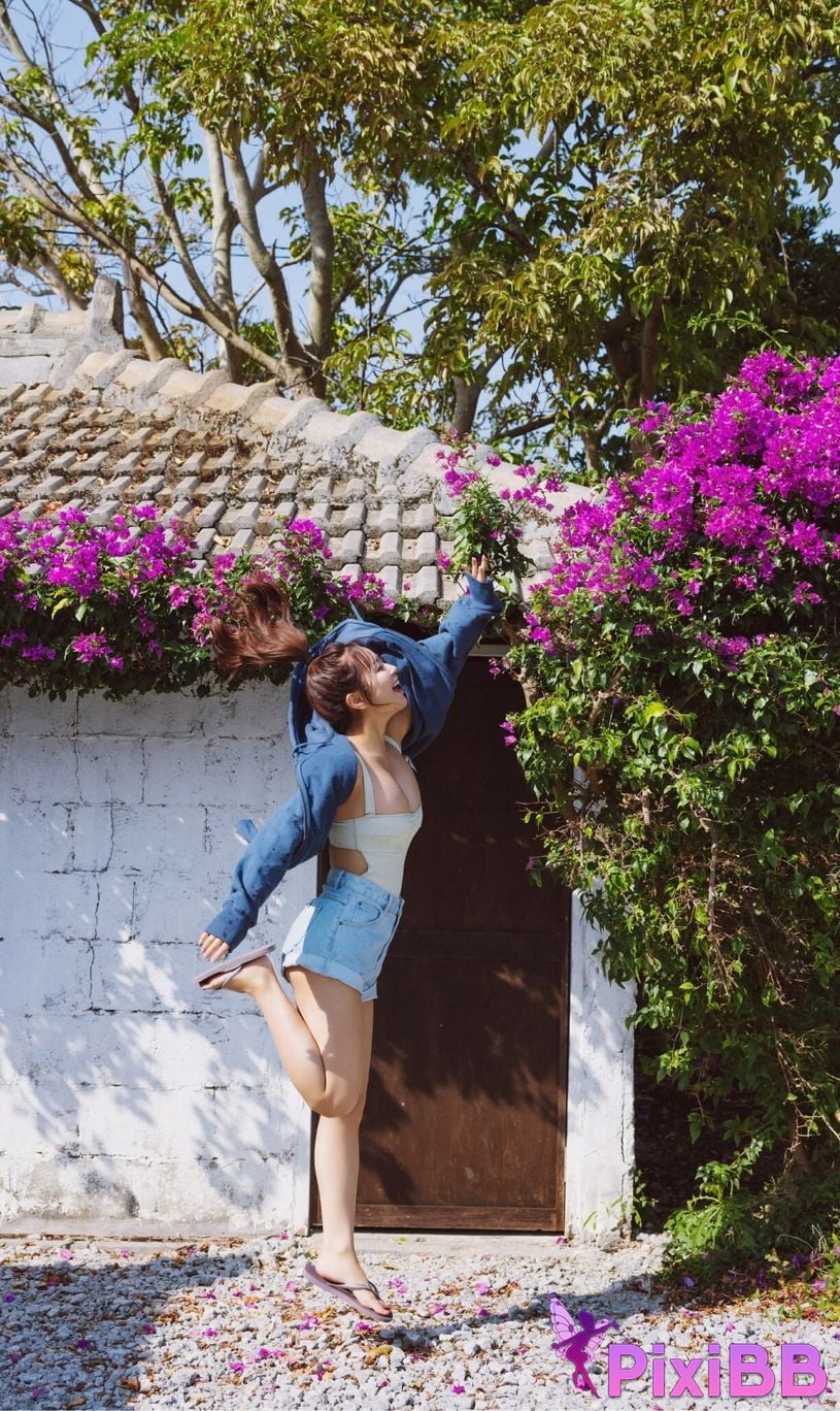 Japanese Idol Yuka Iguchi photo collection MORE Another Side Kadokawa entertainment mook PixiBB.COM 036