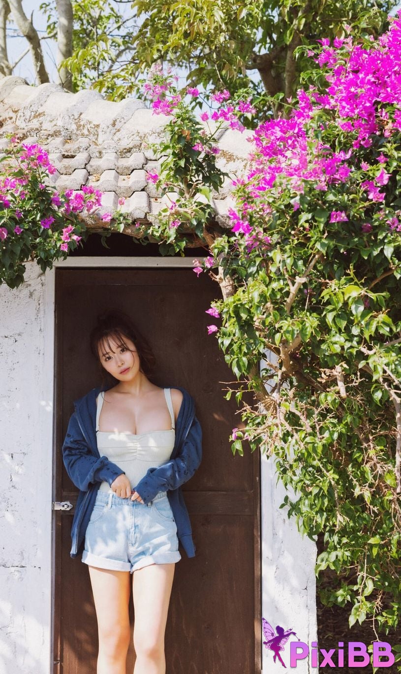 Japanese Idol Yuka Iguchi photo collection MORE Another Side Kadokawa entertainment mook PixiBB.COM 037