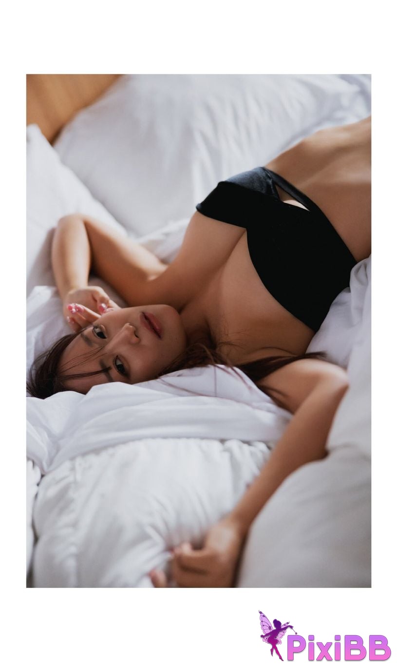 Japanese Idol Yuka Iguchi photo collection MORE Another Side Kadokawa entertainment mook PixiBB.COM 047