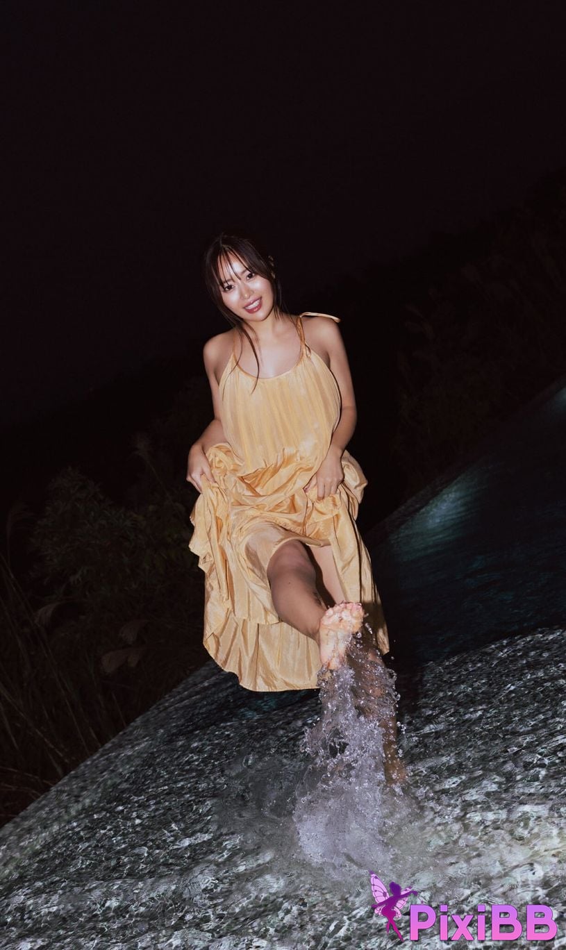 Japanese Idol Yuka Iguchi photo collection MORE Another Side Kadokawa entertainment mook PixiBB.COM 061