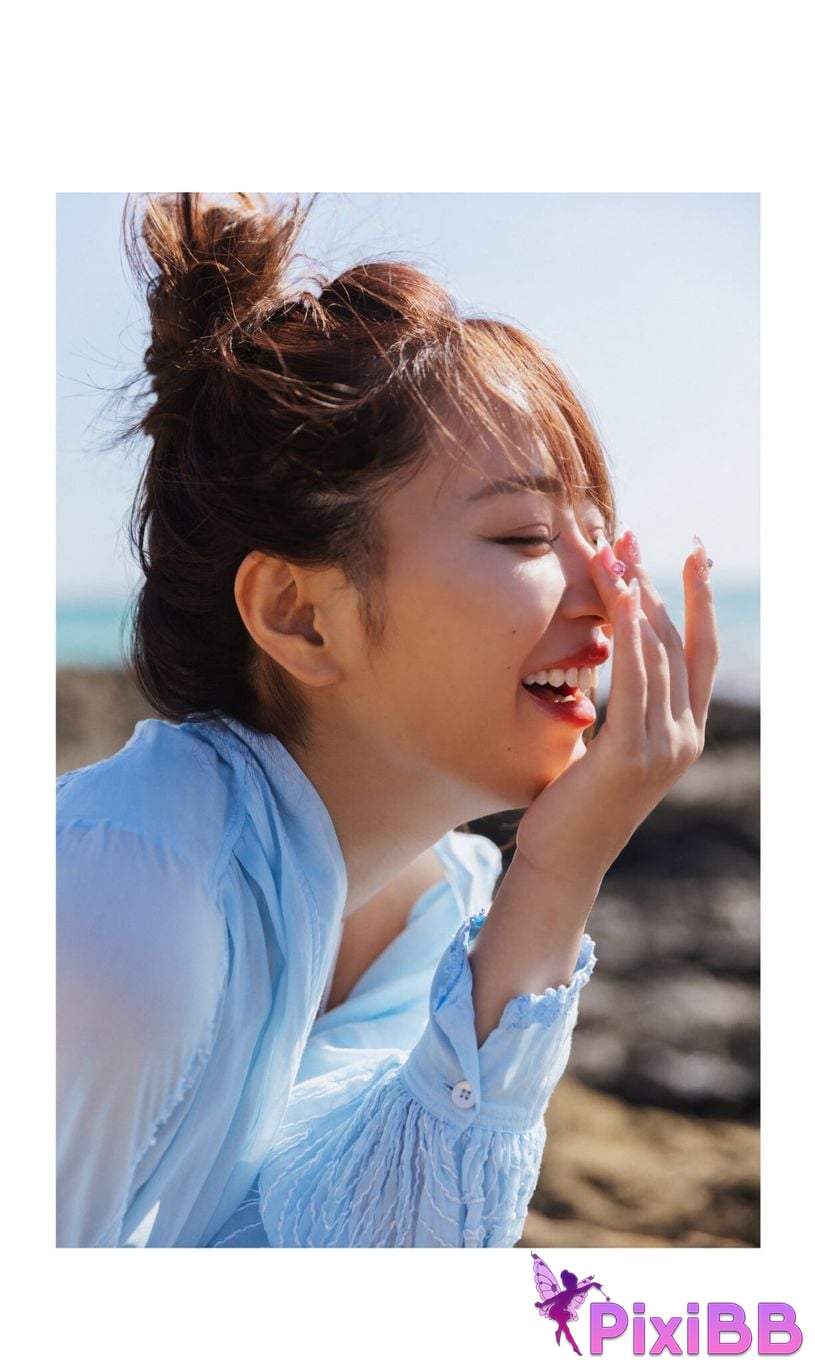 Japanese Idol Yuka Iguchi photo collection MORE Another Side Kadokawa entertainment mook PixiBB.COM 082