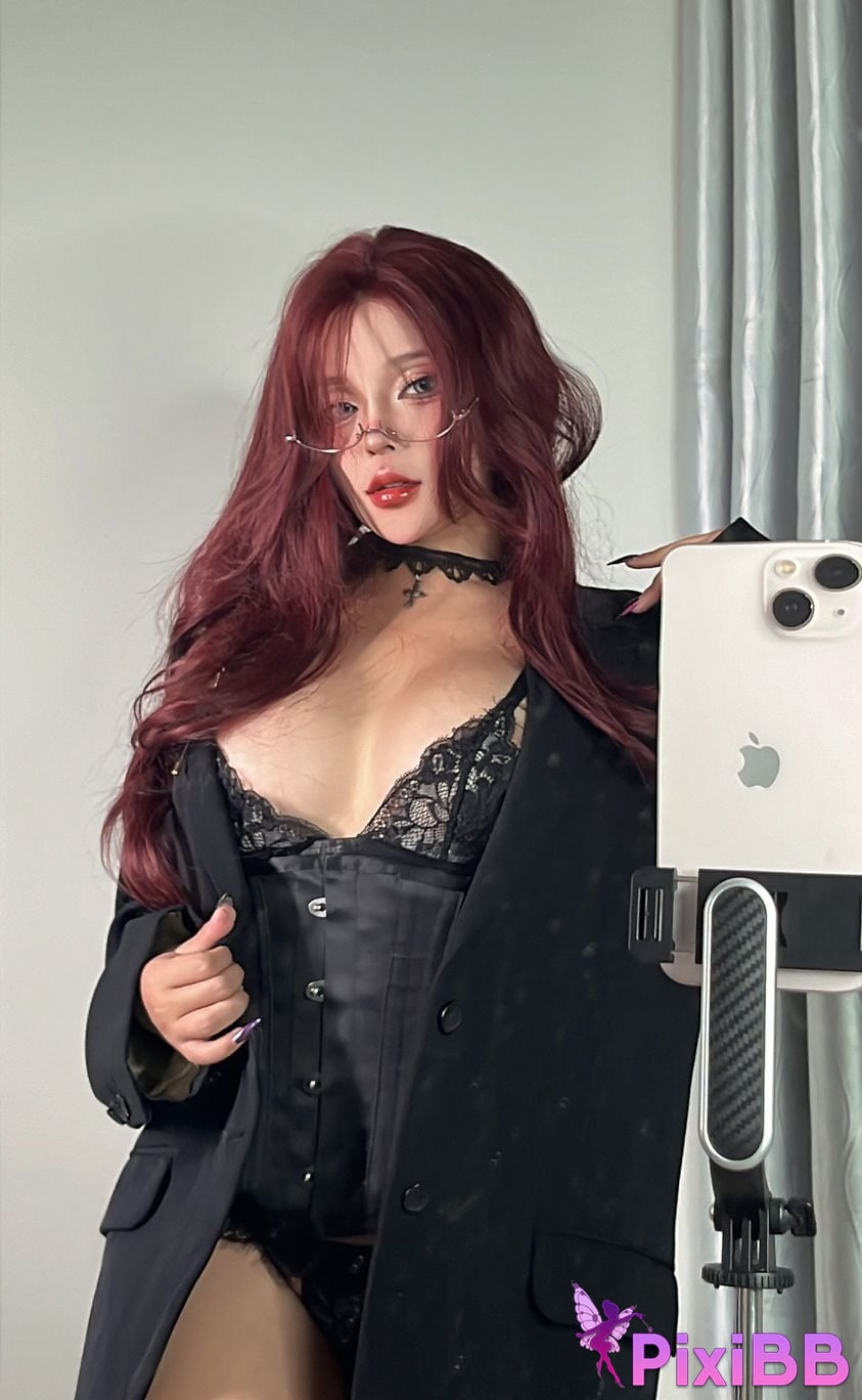 Sayo Momo Badass Female Boss Vibe PixiBB.COM 10