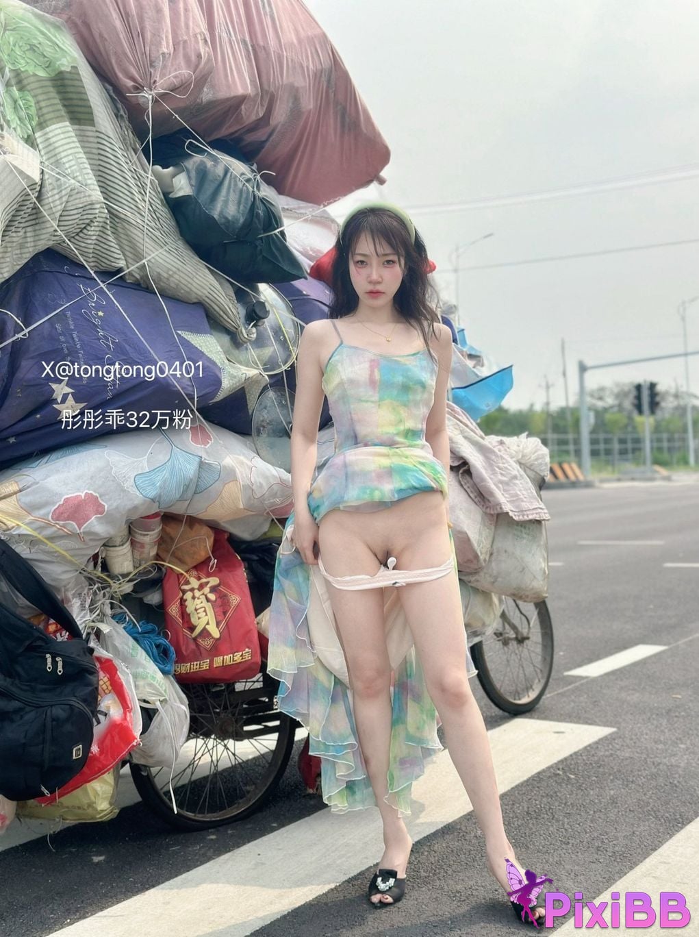 Tongtongguai Like to be exposed outdoors PixiBB.COM 055