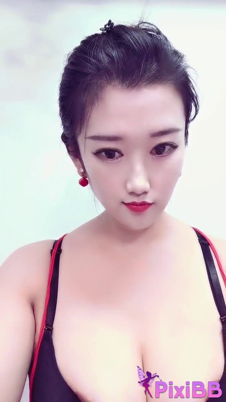 Shishi is very big Newcomer busty beautiful girl goes into the sea PixiBB.COM 012