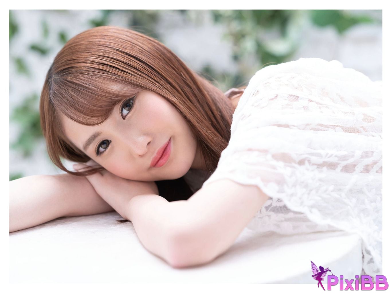 Japanese Idol Ako Shiraishi noir et blanc Gravure photo book PixiBB.COM 021