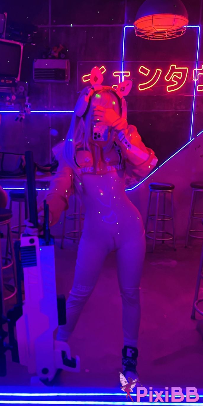 Cosplayer ZinieQ NIKKE Alice PixiBB.COM 037